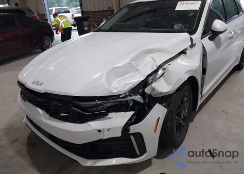 2025 Kia K5 Lxs z USA, uszkodzony, nr VIN KNAG24J77S5304540